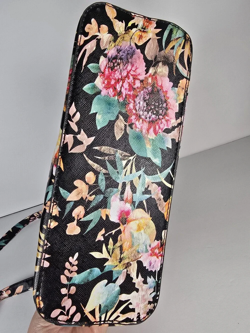 NWOT Madden Girl Black Floral Tassel Crossbody Purse With Gold Chain Detail